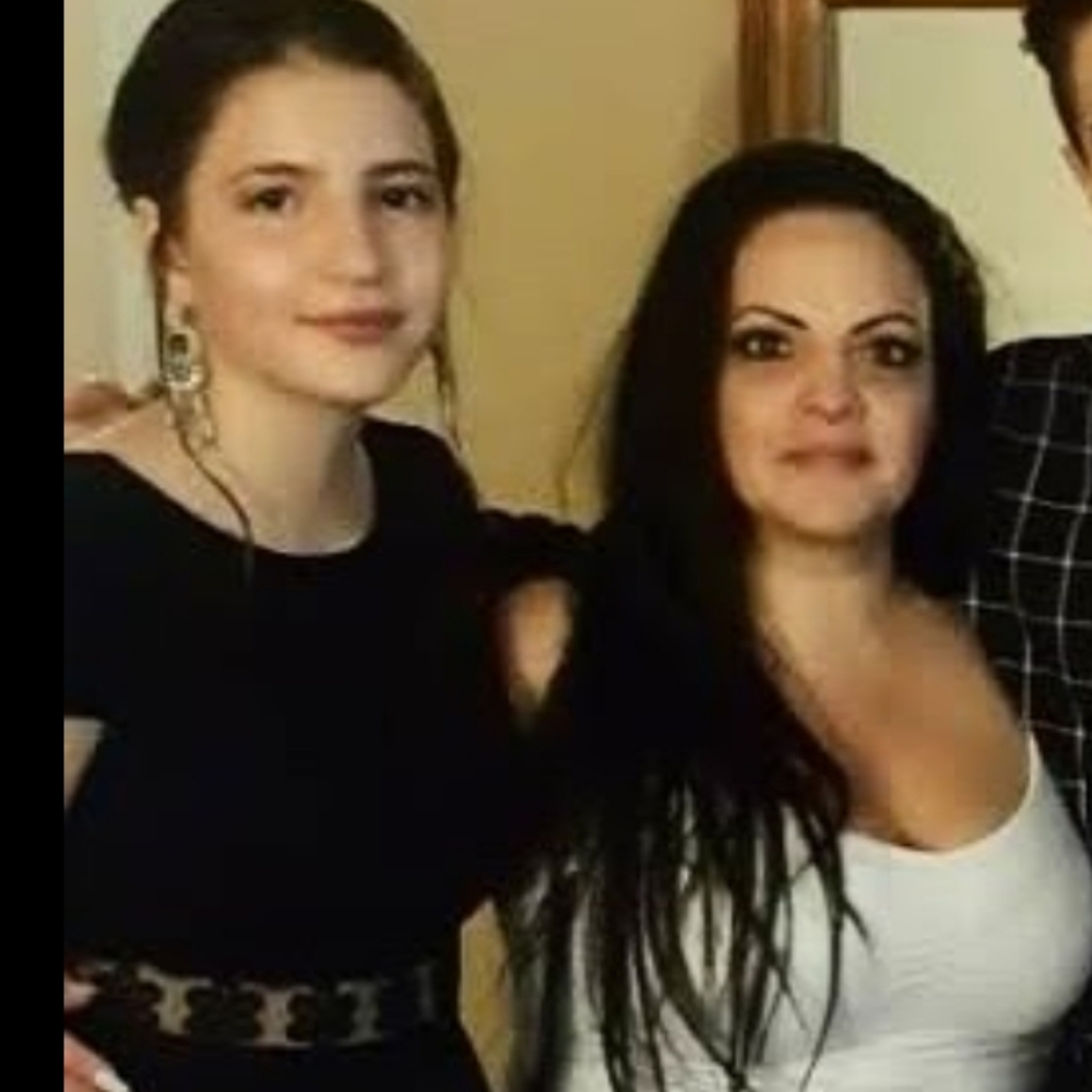 Meet your Posher, Ella + Tisha